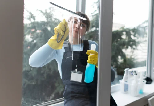 Nettoyage de vitres intérieures et extérieures à Riez